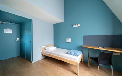 Chambre Simple pour Femme avec Salle de Bains Commune Chambre Simple pour Femme avec Salle de Bains Commune