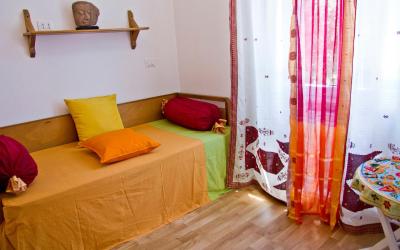 Camera Singola con Doccia e Servizi Igienici in Comune