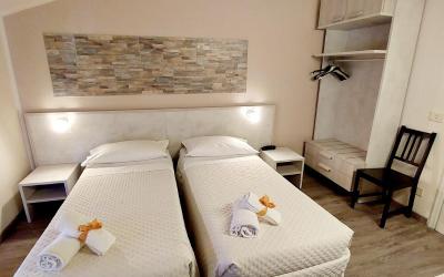 Camera Doppia con Letti Singoli