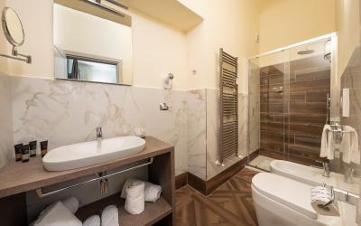 Piccola Camera Matrimoniale/Doppia con Letti Singoli