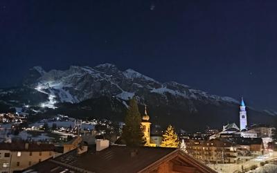 Camera Matrimoniale con Vista Montagna