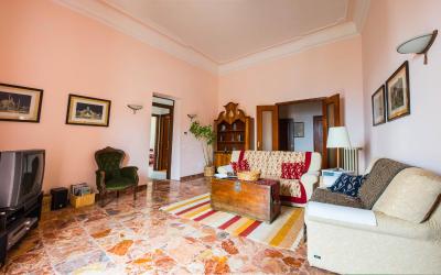 Appartamento con 2 Camere da Letto e Terrazza 