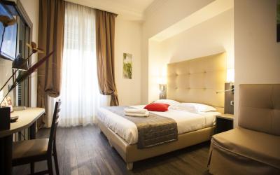 Camera Tripla Classic