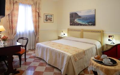 Camera Deluxe Doppia con Letti Singoli