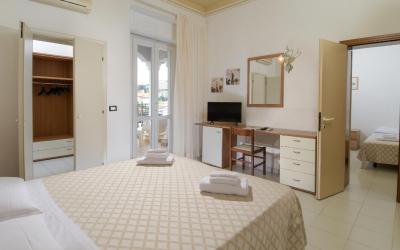 Camera Familiare con Vista Strada