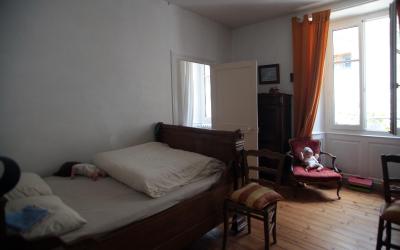 Chambre Familiale avec Salle de Bains et Toilettes Communes