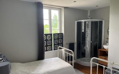 Chambre Lits Jumeaux avec Toilettes Communes