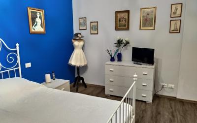 Camera Matrimoniale con Bagno in Comune 