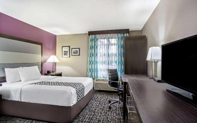 Queen Room - Mobility Access/Non-Smoking