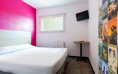 Chambre avec 1u00a0Lit Double et Salle de Bains Chambre avec 1u00a0Lit Double et Salle de Bains