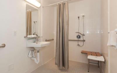 Double Room - Disability Access - Roll In Shower