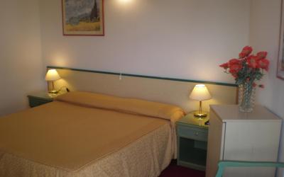 Camera Matrimoniale/Doppia con Letti Singoli con Vista Mare Laterale