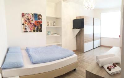 Camera Matrimoniale con Bagno in Comune 