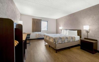 Queen Room - Disability Access - Non-Smoking