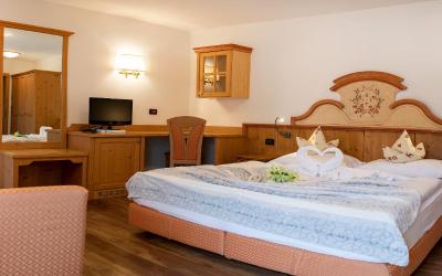 Camera Tripla Superior