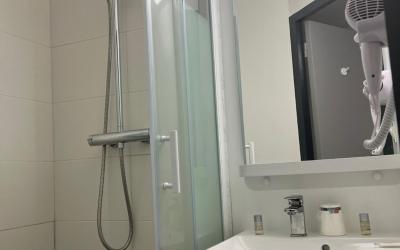 Chambre Lits Jumeaux avec Salle de Bains Privative