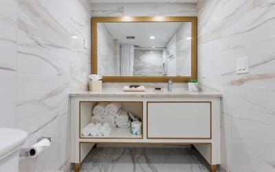 Premium Queen Side Ocean View