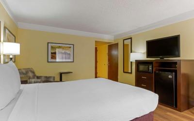 Queen Room with Bath Tub - Mobility Access