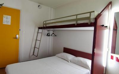 Chambre Triple avec Salle de Bains Commune