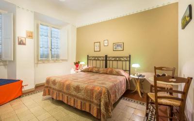 Camera Matrimoniale/Doppia con Letti Singoli con Vista Cittu00e0 