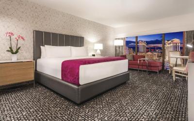 Flamingo Room, 1 King, Strip View, Non-Smoking