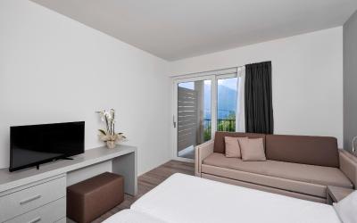 Camera Matrimoniale Superior con Balcone e Vista Lago