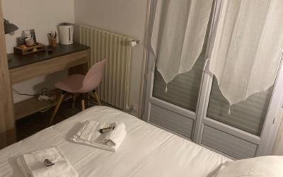 Chambre Double avec Toilettes Communes