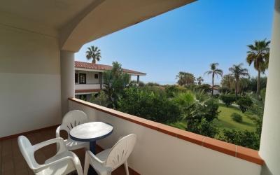 Camera Familiare con Vista Giardino