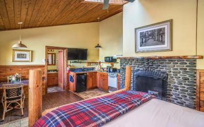 Hearthstone Inn - Clatsop Queen 