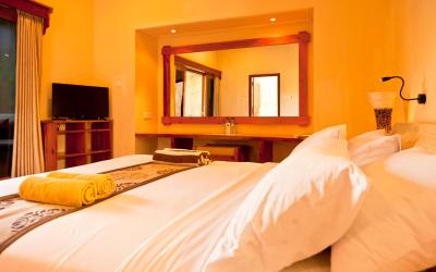 Kamar Deluxe Double dengan Pemandangan Kolam Renang Kamar Deluxe Double dengan Pemandangan Kolam Renang