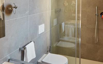 Camera Matrimoniale con Vista Mare Parziale