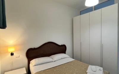 Camera Matrimoniale con Bagno in Comune 