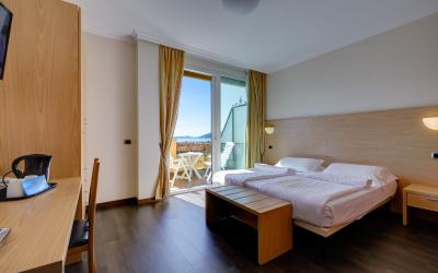 Camera Matrimoniale/Doppia con Letti Singoli con Vista Lago.