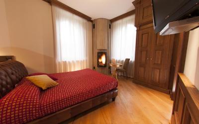 Camera Matrimoniale Superior con Camino