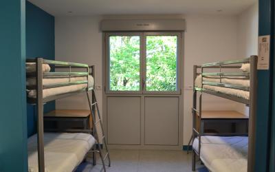 Lit Simple dans Dortoir Mixte Lit Simple dans Dortoir Mixte
