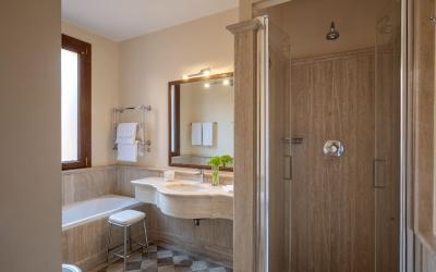 Camera Superior Matrimoniale/Doppia con Letti Singoli - Via dei Greci 23