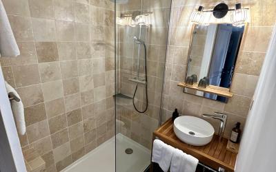 Chambre Lit Queen-Size avec Balcon