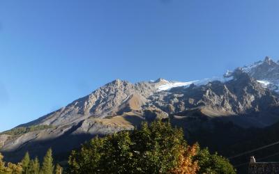 Nu00b0151 Apartment MARMOTTE - Separated room with private terrace and glacier view Nu00b0151 Apartment MARMOTTE - Separated room with private terrace and glacier view