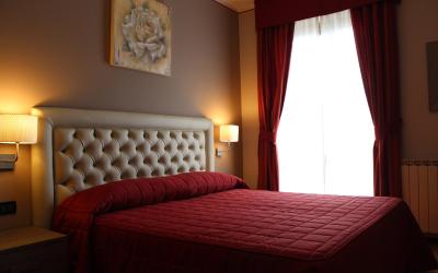 Camera Matrimoniale/Doppia con Letti Singoli con Balcone e Vista Lago