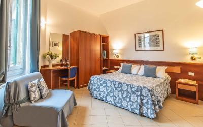 Camera Tripla Standard