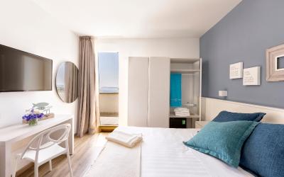 Camera Matrimoniale con Terrazza e Vista Mare