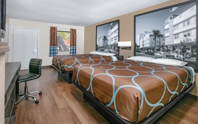 Queen Room with Two Queen Beds, Mobility/Hearing Access and Bathtub with Grab Bars, Non-Smoking