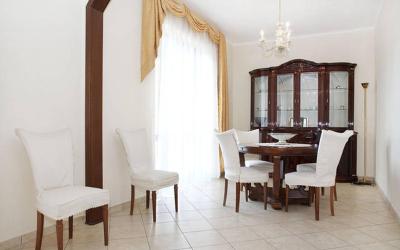 Appartamento con 2 Camere da Letto e Balcone