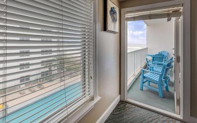 One-Bedroom King Apartment with Ocean View - Non-Smoking