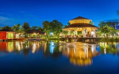 Boat House Boutique Riverside