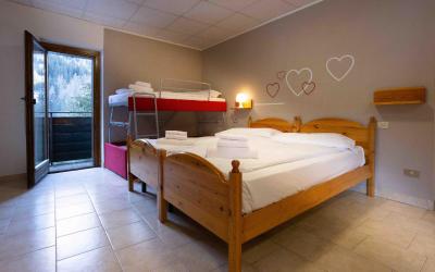 Camera Familiare (2 Adulti + 2 Bambini)