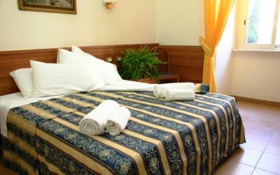 Camera Tripla Standard