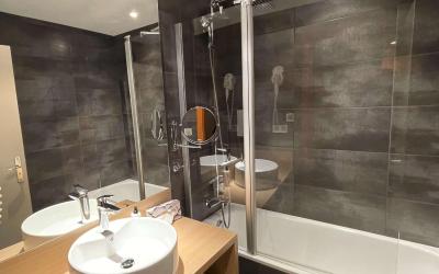 Chambre Lit King-Size Exu00e9cutive (Accu00e8s du 2u00e8meu00a0auu00a03u00e8me u00c9tage par Escaliers) Chambre Lit King-Size Exu00e9cutive (Accu00e8s du 2u00e8meu00a0auu00a03u00e8me u00c9tage par Escaliers)