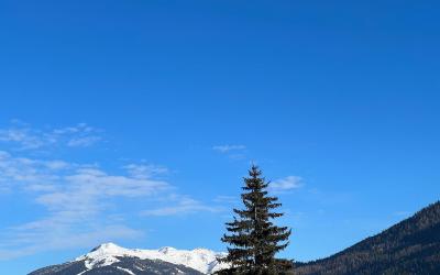 Camera Matrimoniale con Bagno e Vista Montagne