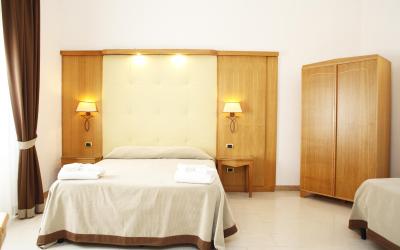 Camera Tripla Standard